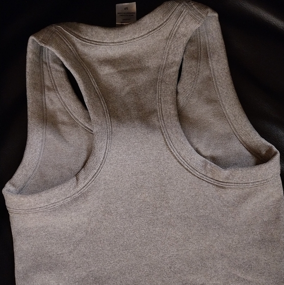 Brand New Ribbed Seamless Tank - Picture 4 of 7